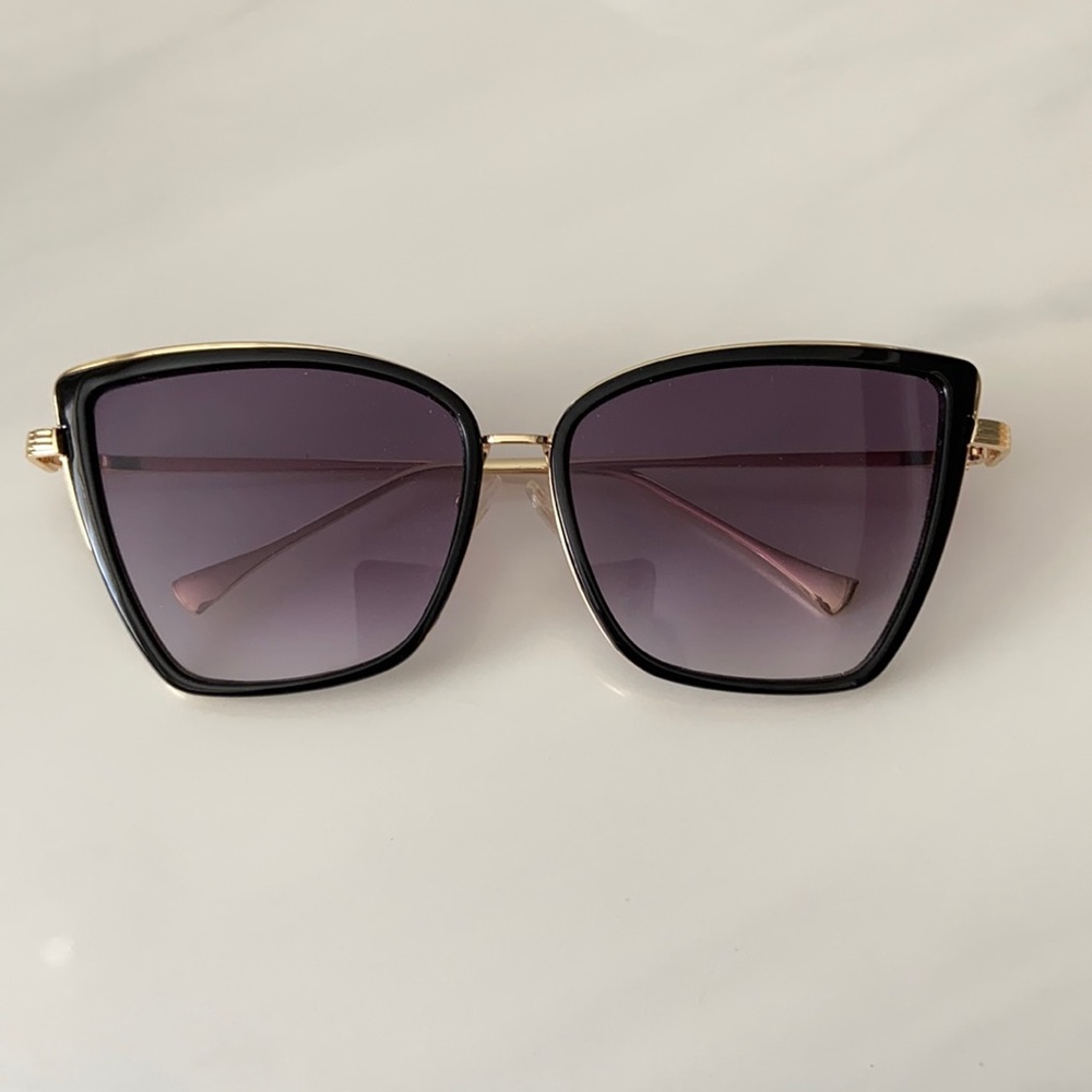 Brand new oversized sunglasses